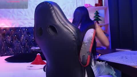 Snapshot of carolinescoth_dl chatting on 12.31.24 Caroline Scoth online show from 12.31.24