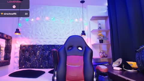 Snapshot of carolinescoth_dl chatting on 01.07.25 Caroline Scoth online show from 01.07.25