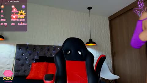 Snapshot of carolinescoth_dl chatting on 09.17.25 Caroline Scoth online show from 09.17.25