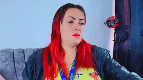 Carolinhe  online show from 10.08.25