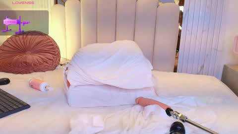 Carol Rivera  online show from 01.05.25