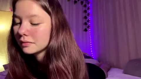 Snapshot of carolynexford chatting on 06.19.26 Emma online show from 06.19.26