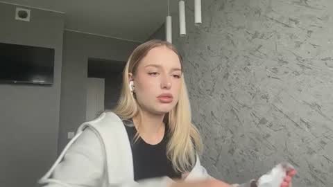 Snapshot of caroylnspuhler chatting on 07.30.26 Elisa online show from 07.30.26