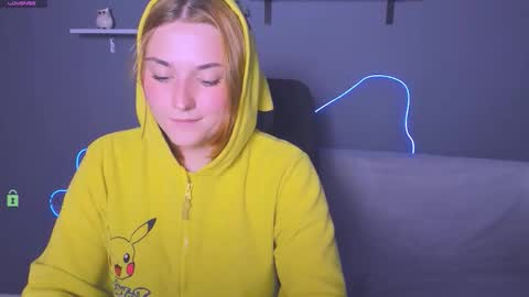 Snapshot of casey_meow_ chatting on 09.29.25 casey_meow_ online show from 09.29.25