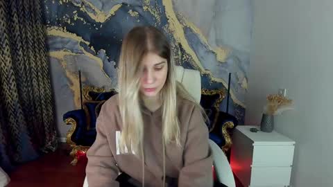 Snapshot of cassandragood chatting on 03.12.25 Lena online show from 03.12.25