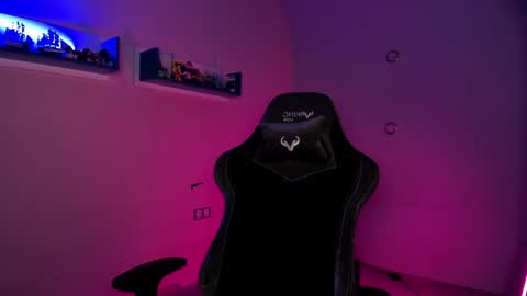 Snapshot of cassiablade1 chatting on 01.18.25 Seductress Cassia FINDOM AND SADISM NO NUDE online show from 01.18.25