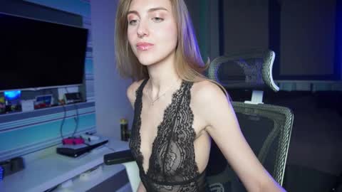 Snapshot of cassiablade1 chatting on 10.10.25 Seductress Cassia FINDOM AND SADISM NO NUDE online show from 10.10.25