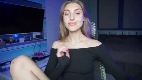 Snapshot of cassiablade1 chatting on 10.12.25 Seductress Cassia FINDOM AND SADISM NO NUDE online show from 10.12.25