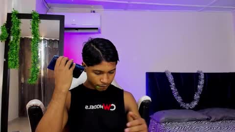 Snapshot of cassian_gold chatting on 12.20.25 CASSIAN GOLD online show from 12.20.25