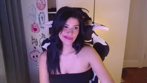 Snapshot of cassiealvarez chatting on 10.30.25 cassiealvarez online show from 10.30.25