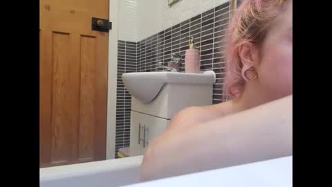 Snapshot of cassieluna chatting on 02.12.26 Cassie online show from 02.12.26