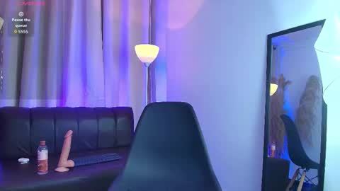 Snapshot of cat_kiss_ chatting on 09.11.25 cat_kiss_ online show from 09.11.25