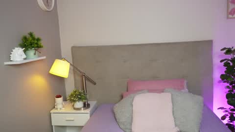 Caterine Zapata  online show from 12.15.24