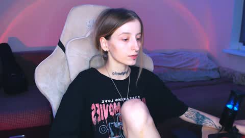Snapshot of cath_dysphoria_ chatting on 01.12.25 CATH online show from 01.12.25