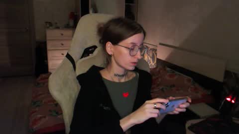 Snapshot of cath_dysphoria_ chatting on 10.21.25 CATH online show from 10.21.25