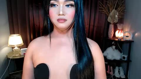 Snapshot of catherine_louise chatting on 09.19.25 cath online show from 09.19.25