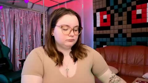 Snapshot of catherineclaire chatting on 05.25.26 catherineclaire online show from 05.25.26