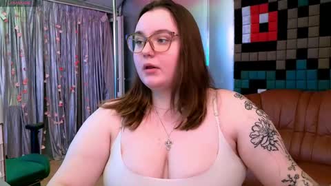 Snapshot of catherineclaire chatting on 05.30.26 catherineclaire online show from 05.30.26