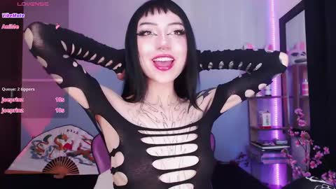 Snapshot of cati_petite chatting on 02.19.25 Cati help me reach my goal of 100 thumbs up again 3 online show from 02.19.25