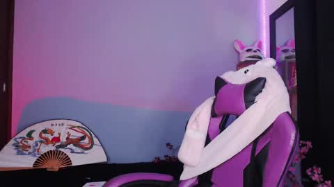 Snapshot of cati_petite chatting on 03.06.25 Cati help me reach my goal of 100 thumbs up again 3 online show from 03.06.25