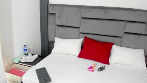 Catleya online show from 12.18.25