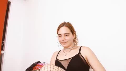 Snapshot of catnessa_ chatting on 10.03.25 Catalina Restrepo online show from 10.03.25