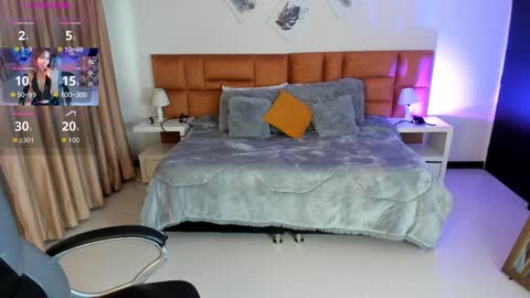 catti_brie_ online show from 10.31.25