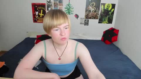 Snapshot of cattie_w_ chatting on 04.28.26 cattie_w_ online show from 04.28.26