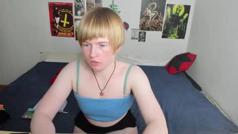 Snapshot of cattie_w_ chatting on 04.28.26 cattie_w_ online show from 04.28.26