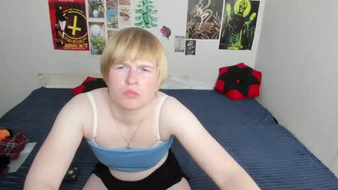 Snapshot of cattie_w_ chatting on 05.19.26 cattie_w_ online show from 05.19.26
