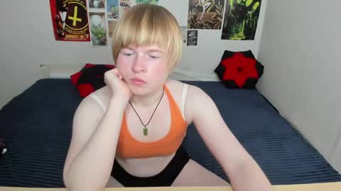 Snapshot of cattie_w_ chatting on 05.27.26 cattie_w_ online show from 05.27.26