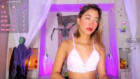 Snapshot of cayetanamiles chatting on 10.30.25 cayetanamiles online show from 10.30.25