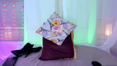 Snapshot of cayetanamiles chatting on 11.07.25 cayetanamiles online show from 11.07.25