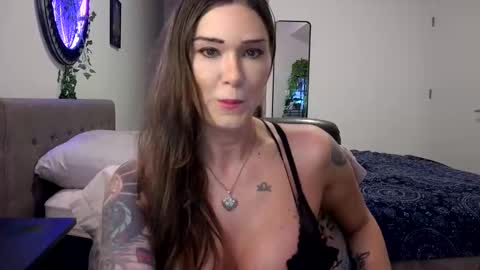 Snapshot of cayla_ chatting on 11.14.25 Cayla online show from 11.14.25