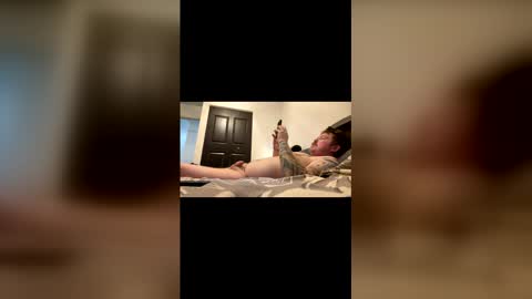 Snapshot of cbuds33 chatting on 12.01.25 cbuds33 online show from 12.01.25