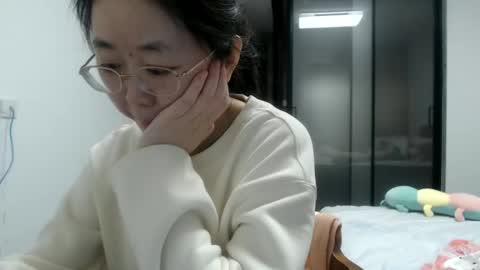 Snapshot of cbz112233 chatting on 12.19.24 ANNYANNY online show from 12.19.24