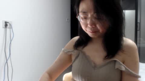 Snapshot of cbz112233 chatting on 02.27.25 ANNYANNY online show from 02.27.25