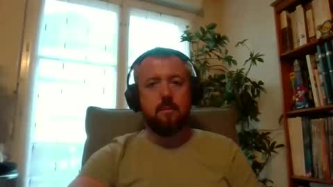 Snapshot of cebcool chatting on 10.27.25 Sb online show from 10.27.25