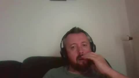 Snapshot of cebcool chatting on 11.15.25 Sb online show from 11.15.25