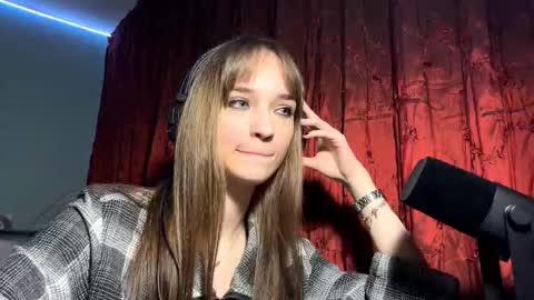 Snapshot of ceciliameusel chatting on 11.11.25 Lily online show from 11.11.25