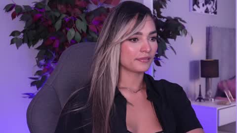 The girl of your eyes  online show from 01.12.25