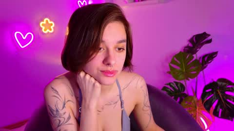 Snapshot of celine_dionn chatting on 05.14.26 Celine online show from 05.14.26
