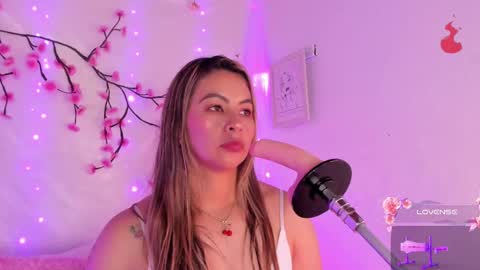 Hello guys my name is Sofi and Lizzie and  Vanessa online show from 10.04.25