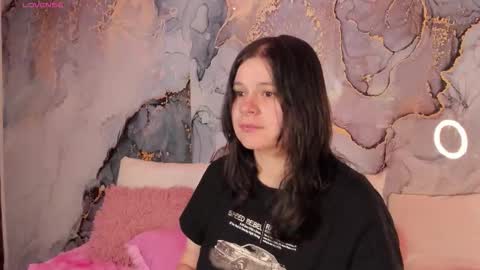 Hello guys my name is Sofi and Lizzie and  Vanessa online show from 03.18.26