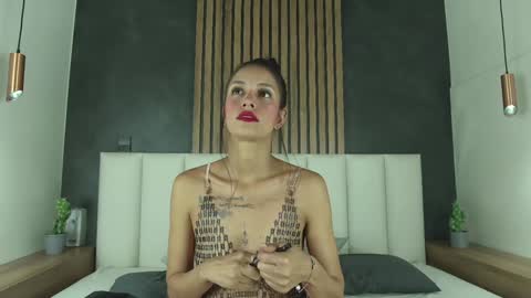 Snapshot of chaneladamss_ chatting on 01.28.25 C H A N E L online show from 01.28.25