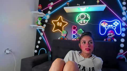 Snapshot of chaneladamss_ chatting on 03.07.25 C H A N E L online show from 03.07.25