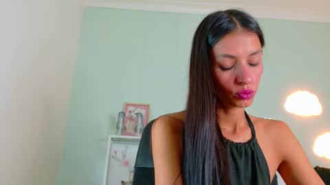 Snapshot of chaneladamss_ chatting on 09.12.25 C H A N E L online show from 09.12.25