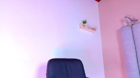 Snapshot of chaneladamss_ chatting on 10.21.25 C H A N E L online show from 10.21.25