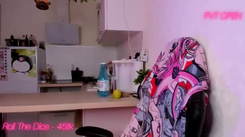 Snapshot of channeluwu chatting on 02.27.25 Holly online show from 02.27.25