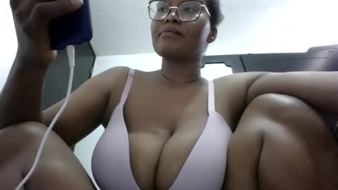 Snapshot of chantal99 chatting on 03.12.26 chantal99 online show from 03.12.26